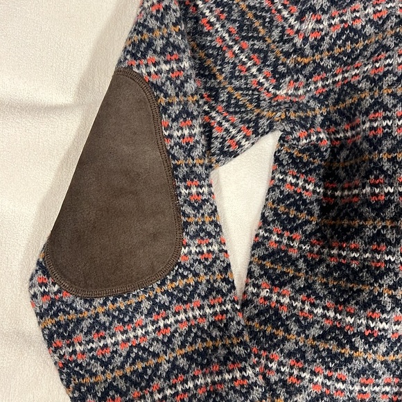 Cozy up in style with this H&M sweater from the Mauritz Archive Collection! - Picture 2 of 6